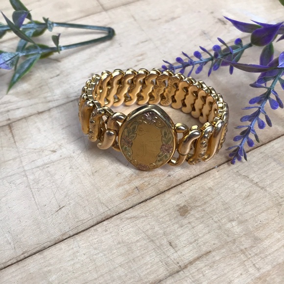 Jewelry - Vintage Gold Stretch Bracelet